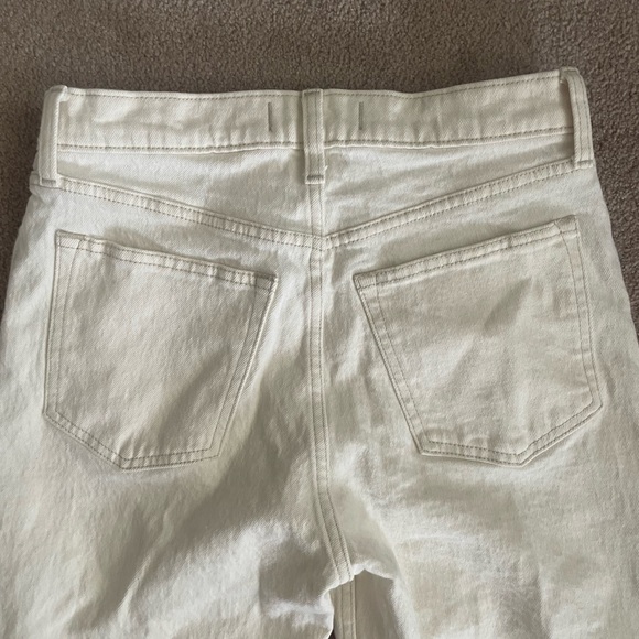 Abercrombie Women's Ultra High Rise 90s Straight Jean in Crème - Picture 10 of 11